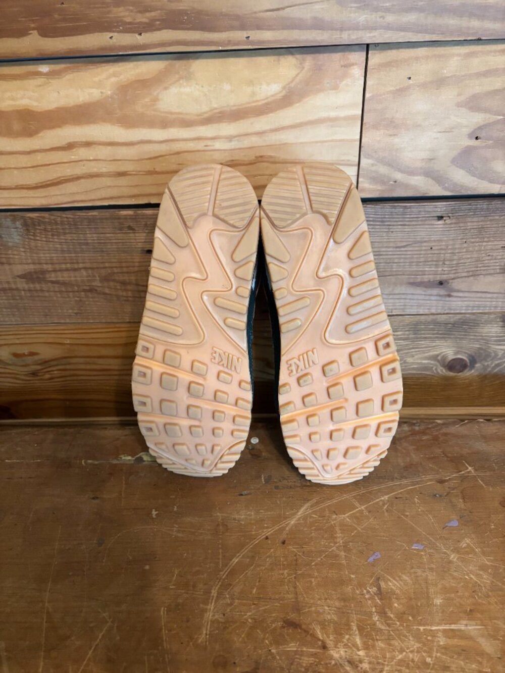 Nike "MOM" Air Max 90 Personalized Sneakers - Picture 7 of 7